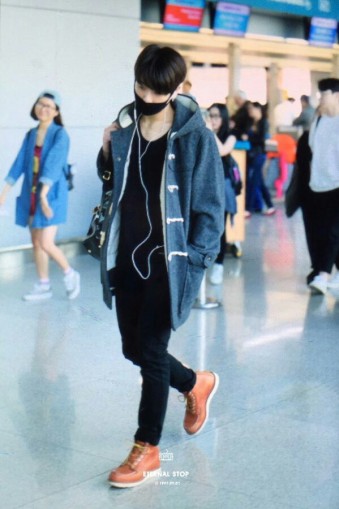 That all black airport fashion look of - BTS Jeon Jungkook